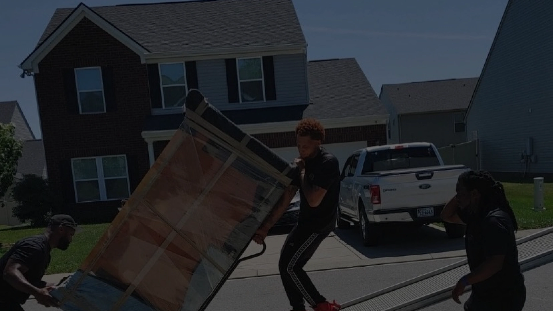 movers loading furniture to a truck murfreesboro tn